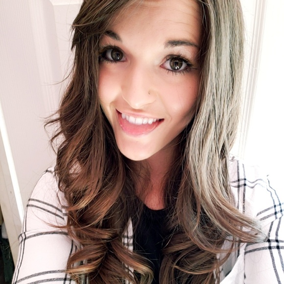 Meet your Posher, Heidi - Picture 1 of 2